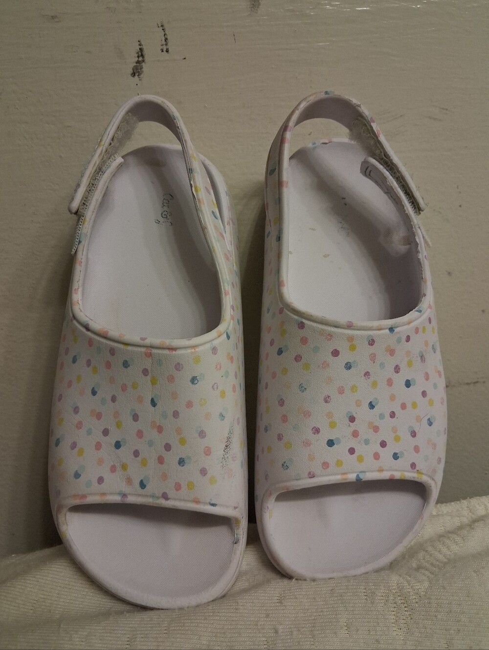 Kids GIRLS Cat & Jack White Sandals with Pastel Polka Dots size 12. 7in inside.